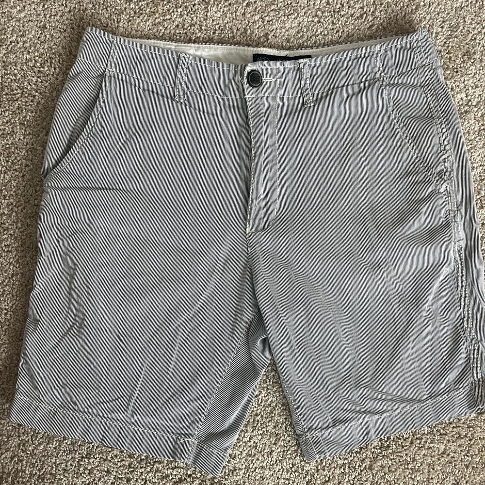 American Eagle Men’s Classic Fit Seersucker Shorts Blue White Pinstripe Size 34 - Picture 3 of 9